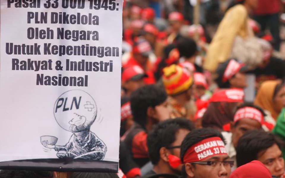 Workers protest against basic electricity rate hikes (Berdikari Online)