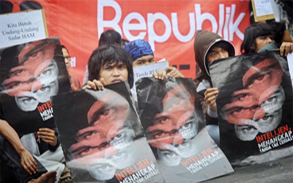 FPMD protest against Draft Intelligence Law in Semarang - October 11, 2011 (kabepiilampung)