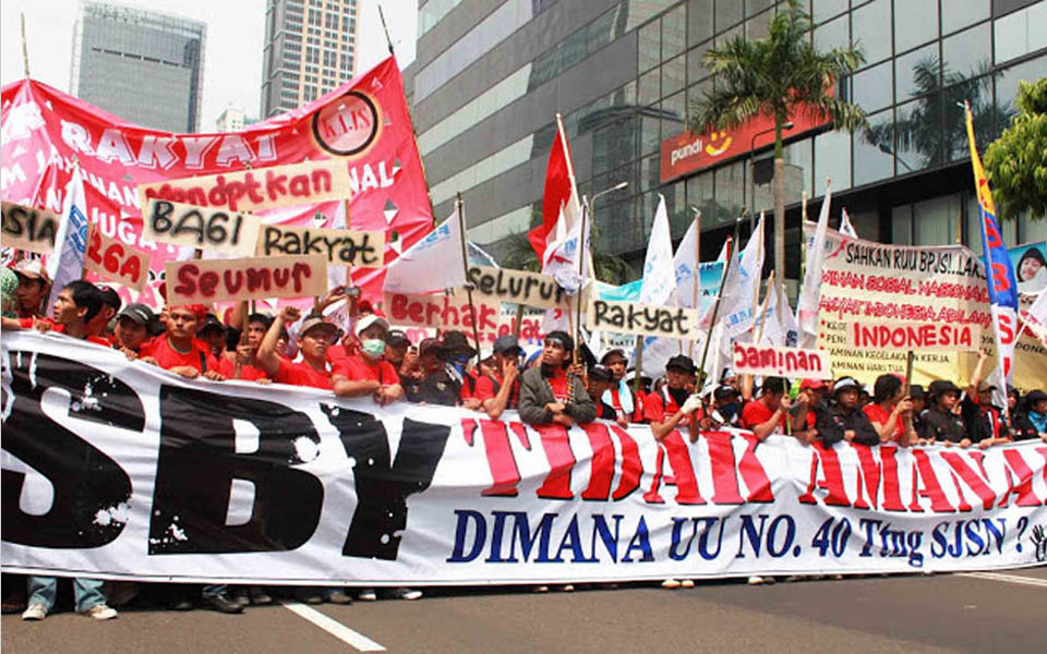 May Day rally at Hotel Indonesia traffic circle in Jakarta - May 1, 2011 (felixjody)