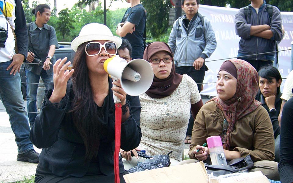 Occupy Jakarta demonstration at Jakarta Stock Exchange building (3.bb)