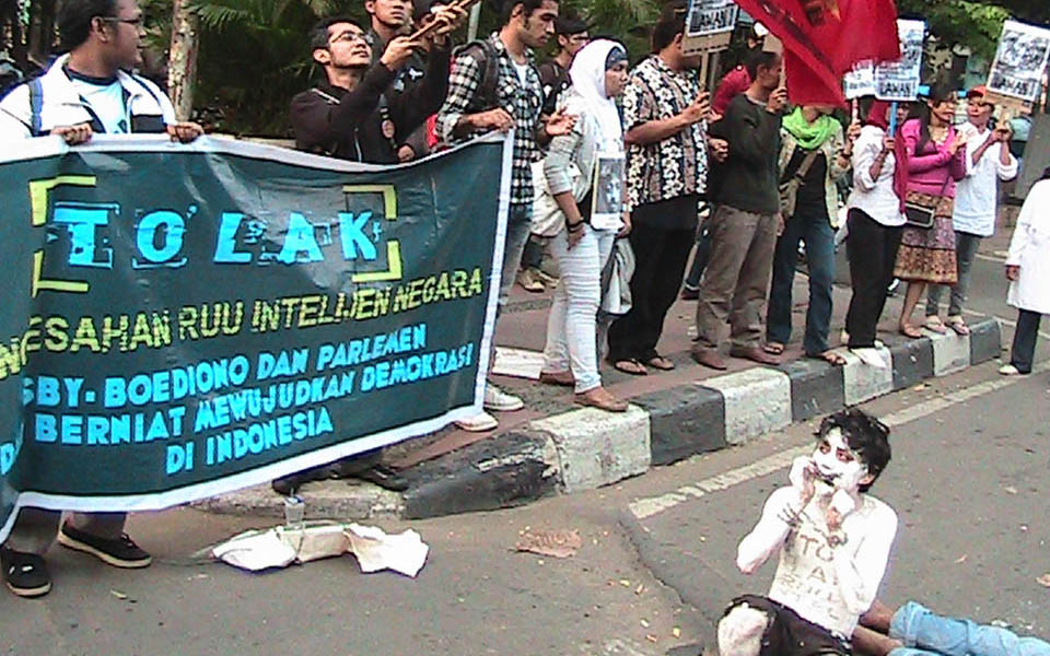 Pembebasan student protest draft intelligence law - June 23, 2011 (Pembebasan)