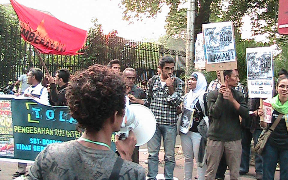 Pembebasan student protest draft intelligence law - June 23, 2011 (Pembebasan)