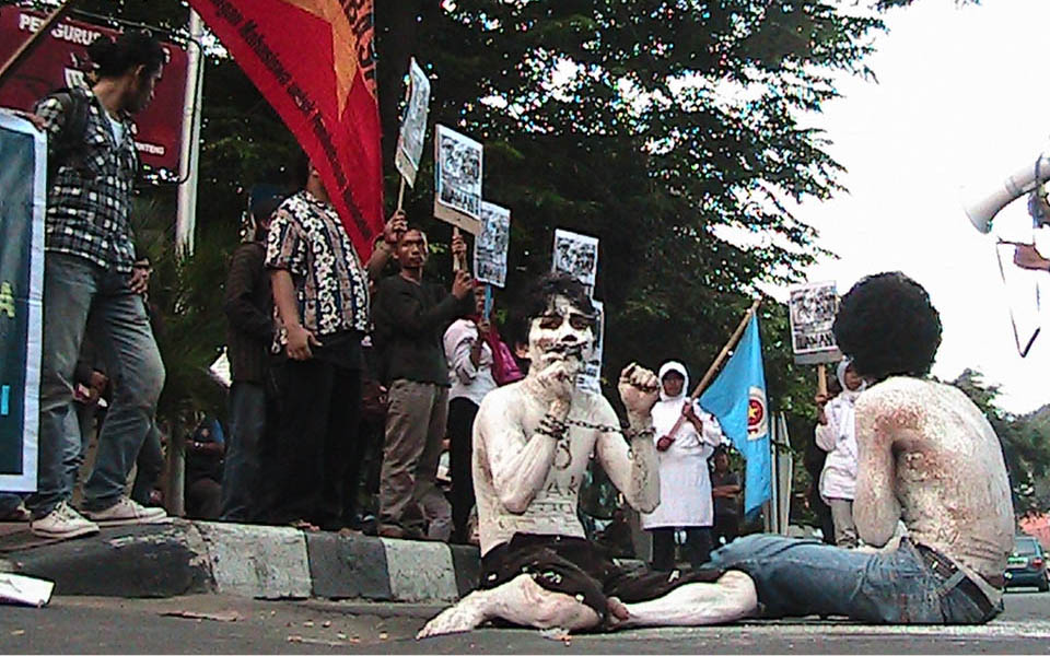 Pembebasan student protest draft intelligence law - June 23, 2011 (Pembebasan)