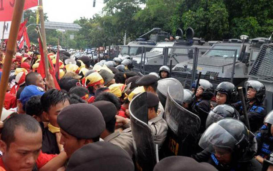 Police block May Day rally in Jakarta  (Viva)