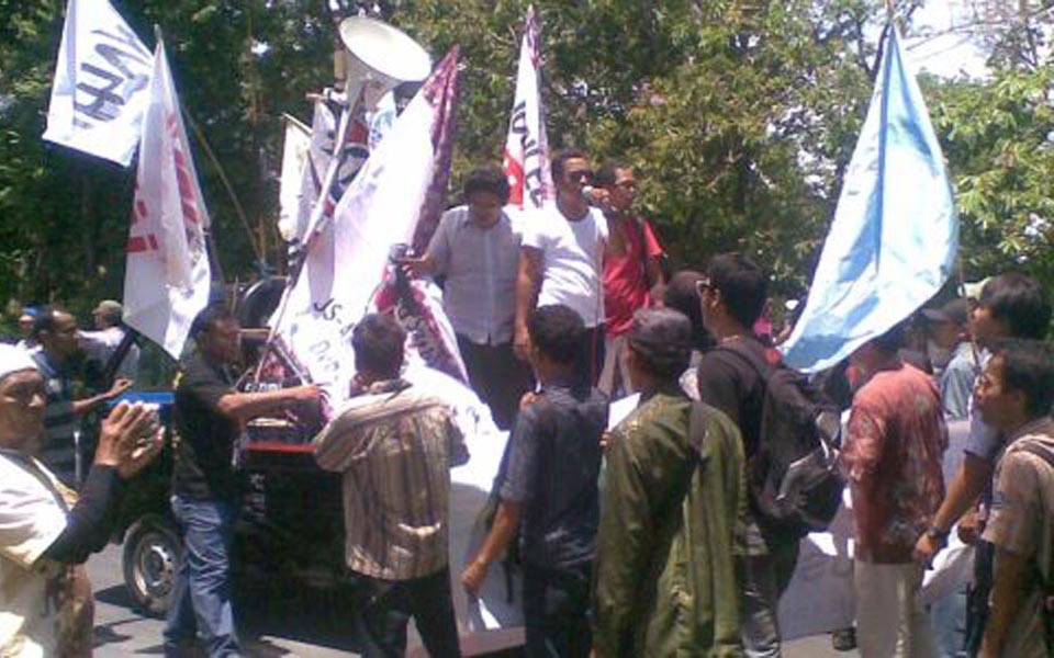 Protesters in Bali reject 19th ASEAN Summit - November 18, 2011 (Okezone)