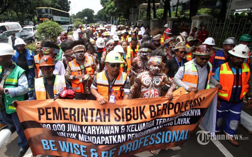 PT Freeport Indonesia workers demonstrate in Jakarta (Tribune)