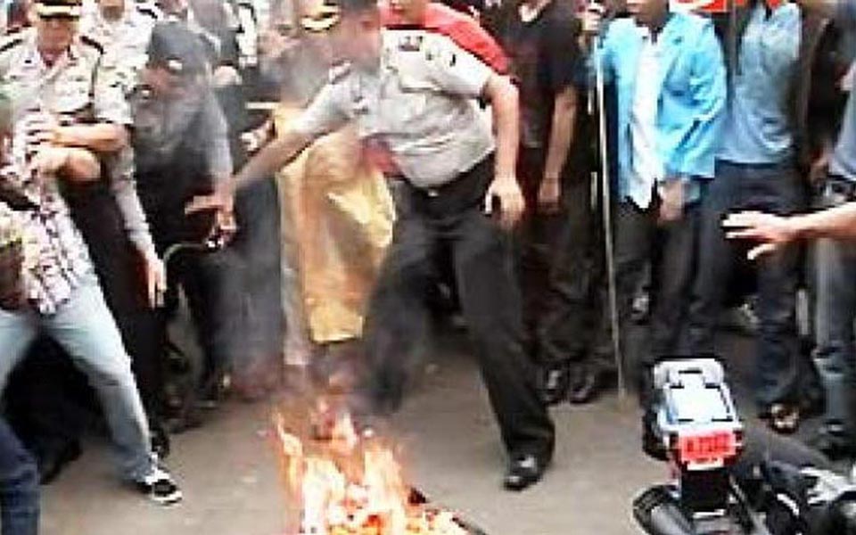 Students protest two years of SBY-Boediono government - October 20, 2011 (Liputan 6)