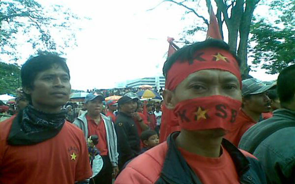 Workers and students commemorate May Day in Bandung - May 1, 2011 (Okezone)