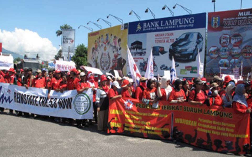 Workers commemorate May Day with rally in Lampung - May 1, 2013 (Antara)