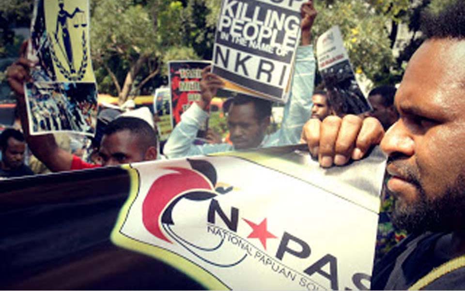 NAPAS activist hold rally at State Palace in Jakarta - July 2, 2012 (KPRM-PRD)