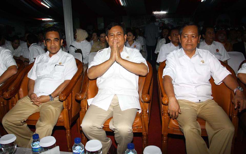 Subianto (middle), Suhardi (right) and Ahmad Muzani (left) attend 4th Gerindra anniversary in Jakarta (Antara)