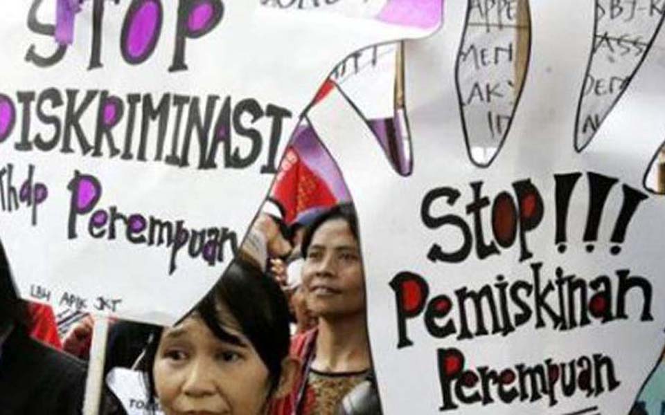 Placards read 'Stop Discriminating Against Women' and 'Stop Impoverishing Women' (Tribune)