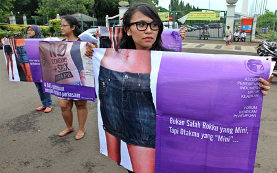 Women activists commemorate IWD at State Palace in Jakarta - March 8, 2012 (RMOL)