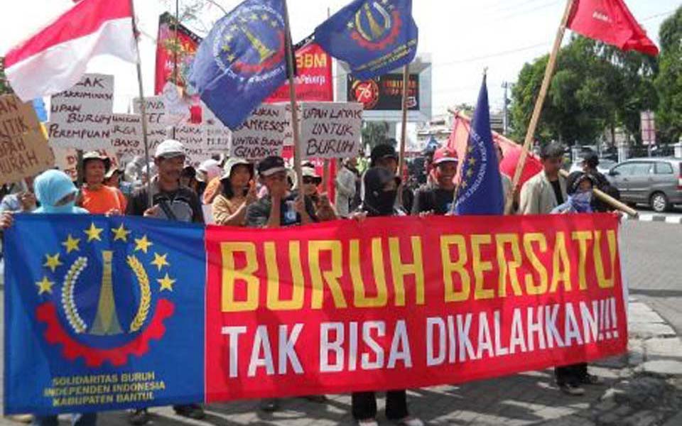 Workers commemorate May Day with rally in Yogyakarta - May 1, 2012 (Detik)