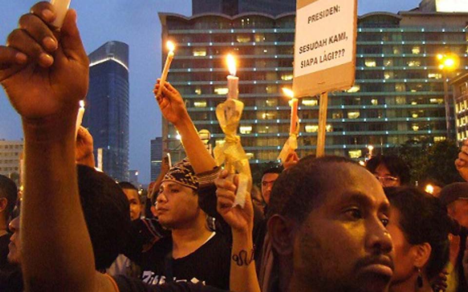 Candle lit vigil in Jakarta for Cebongan shootings - February 28, 2013 (UCA News)