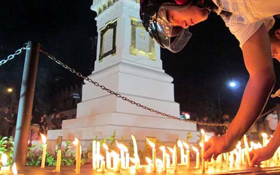 Candle lit vigil in Yogyakarta for victims of Cebongan shooting - March 27, 2013 (Tempo)