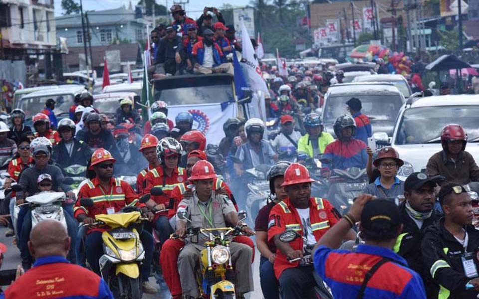 Freeport workers commemorate May Day in Timika (hariansib)