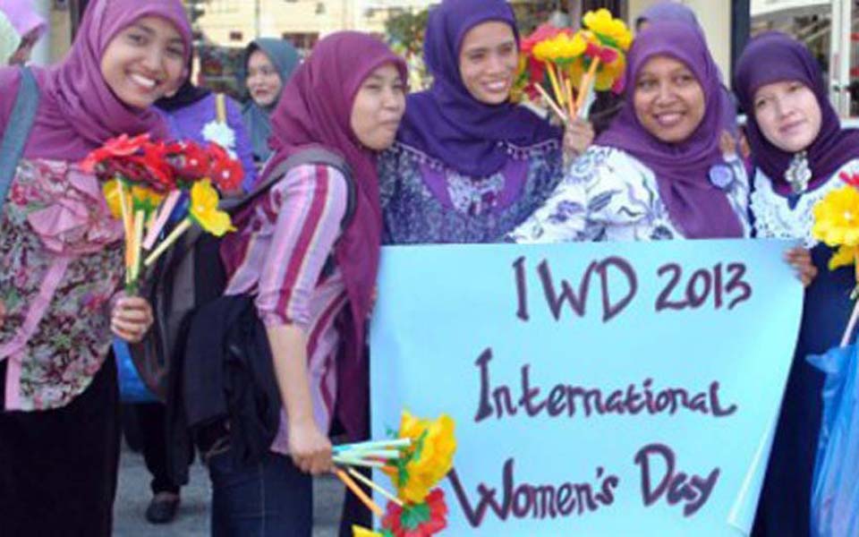 Women commemorate International Women's Day in Aceh - March 8, 2013 (mamacash.org)