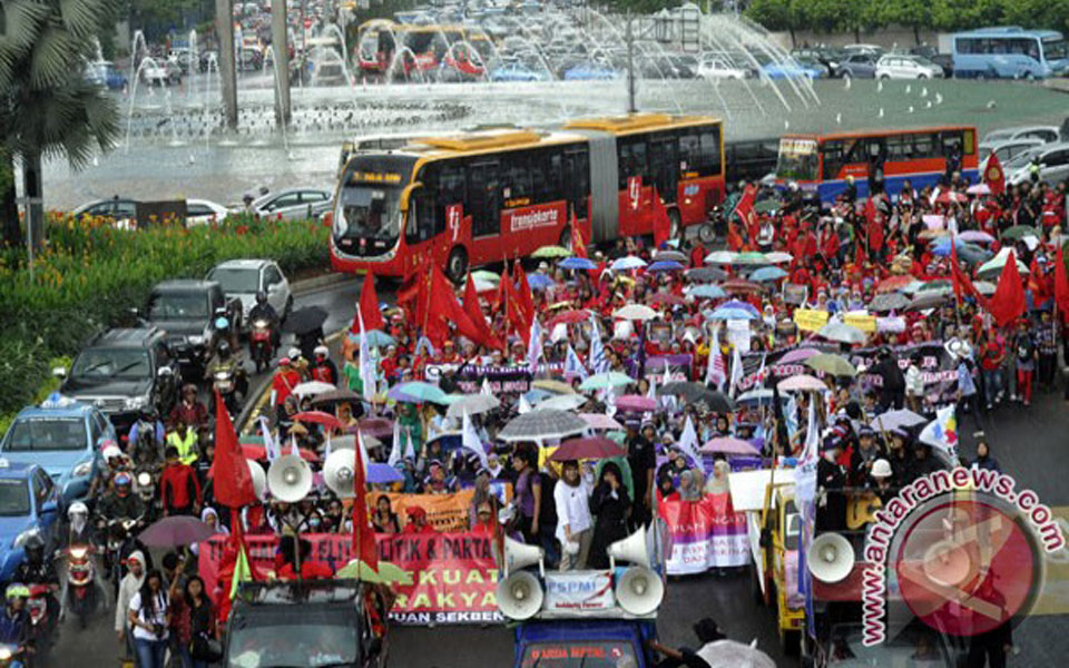 International Women's Day rally at Hotel Indonesia traffic circle in Jakarta - March 8, 2013 (Antara)
