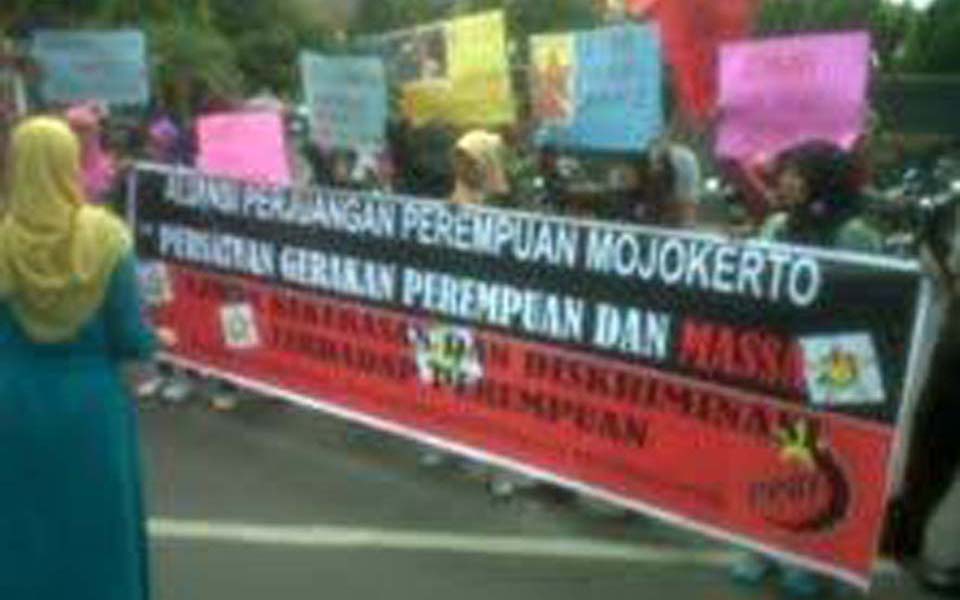 International Women's Day rally in Mojokerto - March 8, 2013 (Tribune)