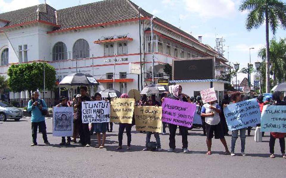 International Women's Day rally in Yogyakarta - March 8, 2013 (Swaranusa)