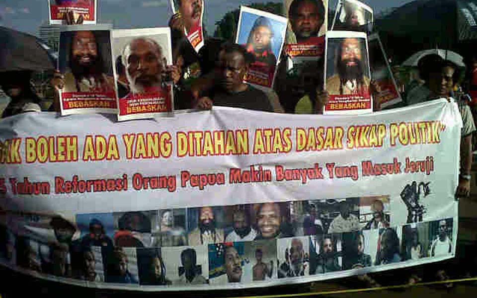 NAPAS rally in front of State Palace in Jakarta - May 16, 2103 (Info Napas)