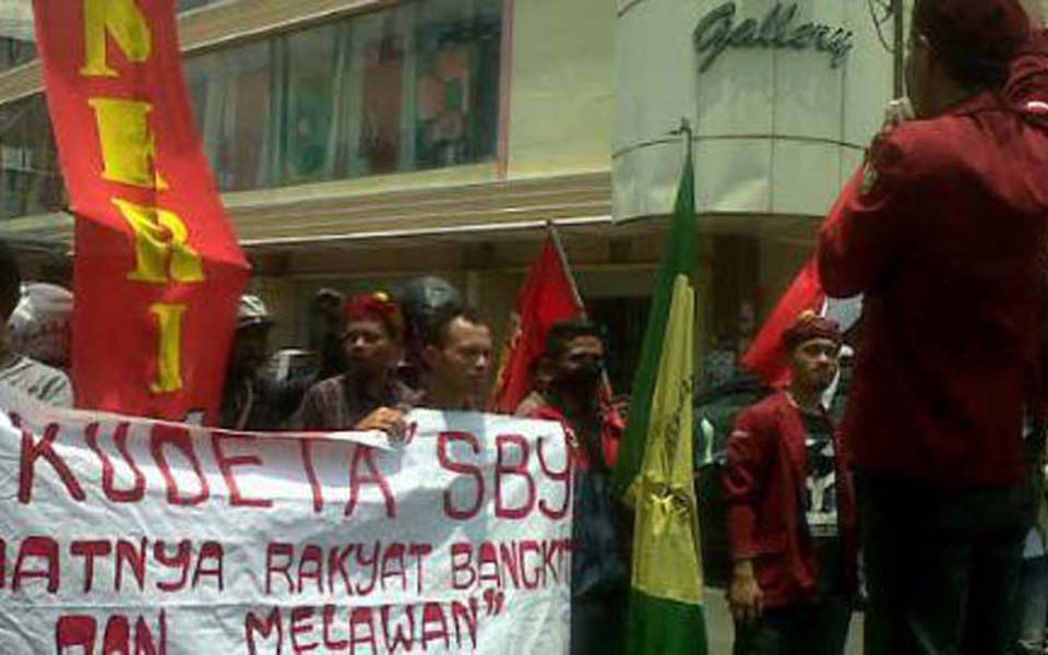 Papuan protesters in Makassar call for SBY's resignation - March 23, 2013 (Zona Damai)