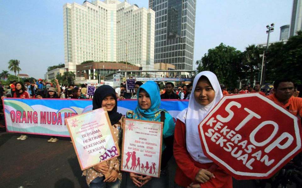 Rally against sexual violence at Hotel Indonesia traffic circle (beritagar.id)