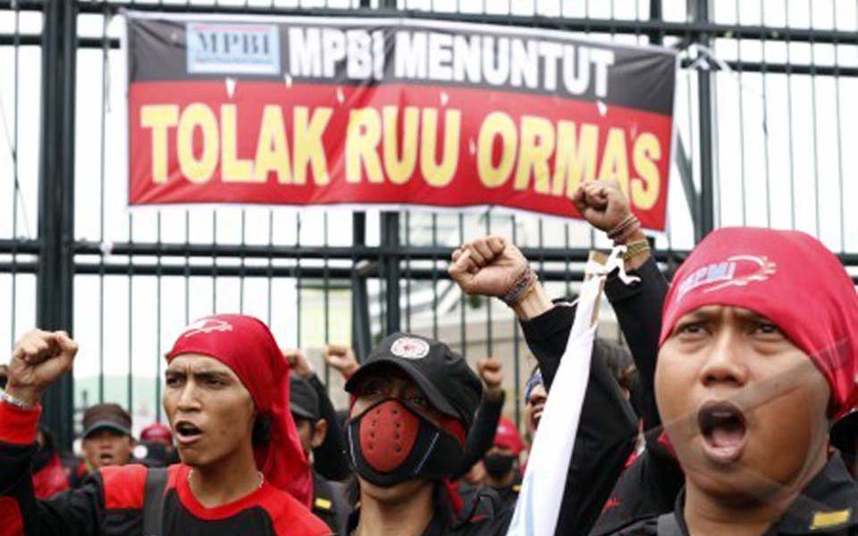 Workers protest against enactment of RUU Ormas - July 2, 2013 (Berita Satu)