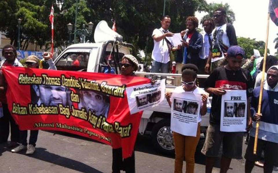 AMP rally in Surabaya calling for release of two French journalists - October 13, 2014 (2.bp)