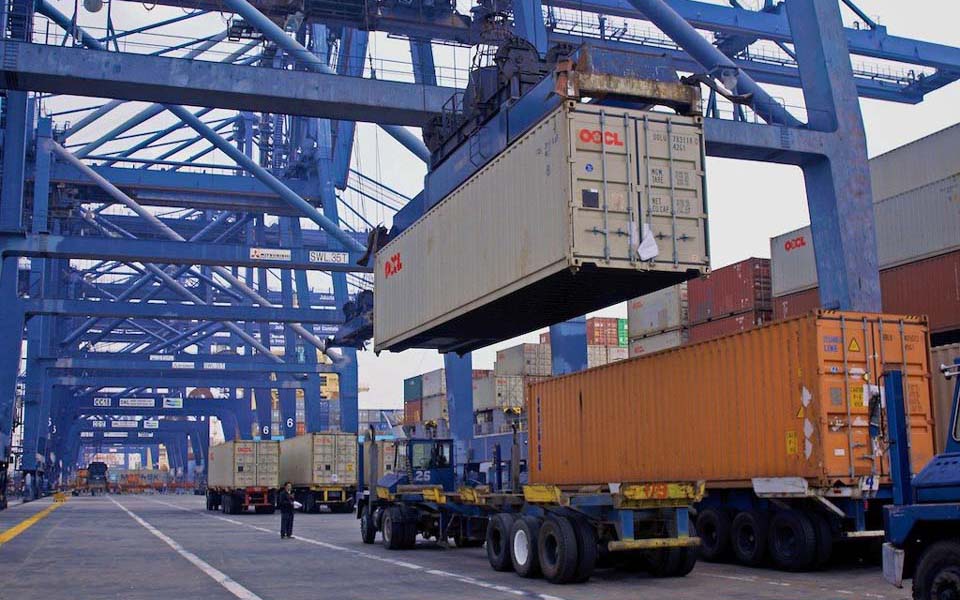 Containers being unloaded at Tanjung Priok port in Jakarta - Undated (CIFOR)