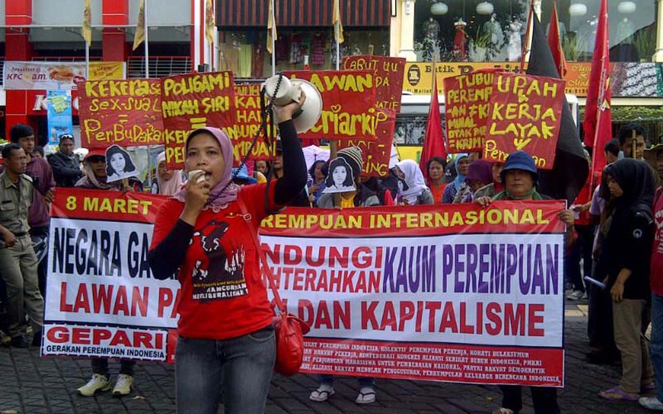 International Women's Day rally in Yogyakarta - March 8, 2014 (Kalyanamitra)