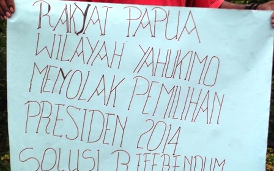 KNPB placard in Yahukimo calling for election boycott - July 8, 2014