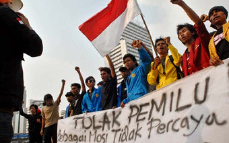 Indonesian Student Union (SMI) rally in Semarang opposing the 2014 elections - February 24, 2014 (KPA)