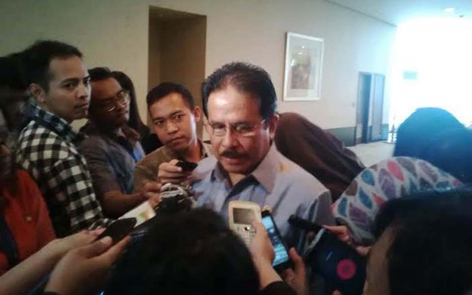 Coordinating Economics Minister Sofyan Djalil speaks to journalists - December 4, 2014 (Detik)