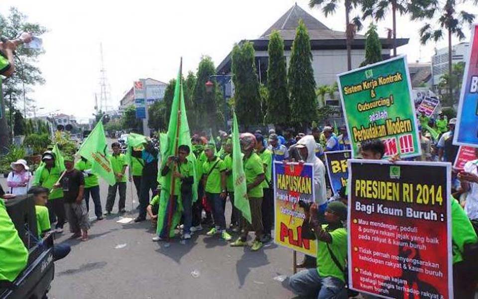 Workers commemorate May Day in Solo with rally at City Hall - May 1, 2014 (Tribune)