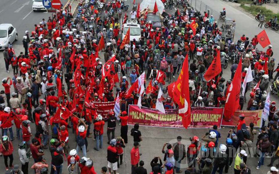 Workers march through Jakarta on May Day - May 1, 2015 (Tribune)