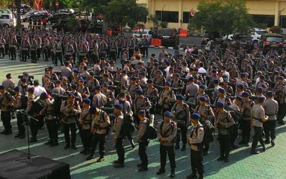 Brimob paramilitary troops on parade in East Java - May 16, 2016 (Viva)