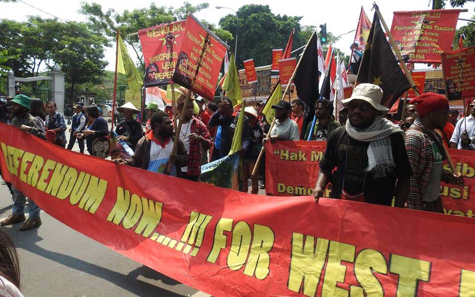 Gema Demokrasi protest demands referendum for West Papua - May 1, 2017 (Indrakusuma)