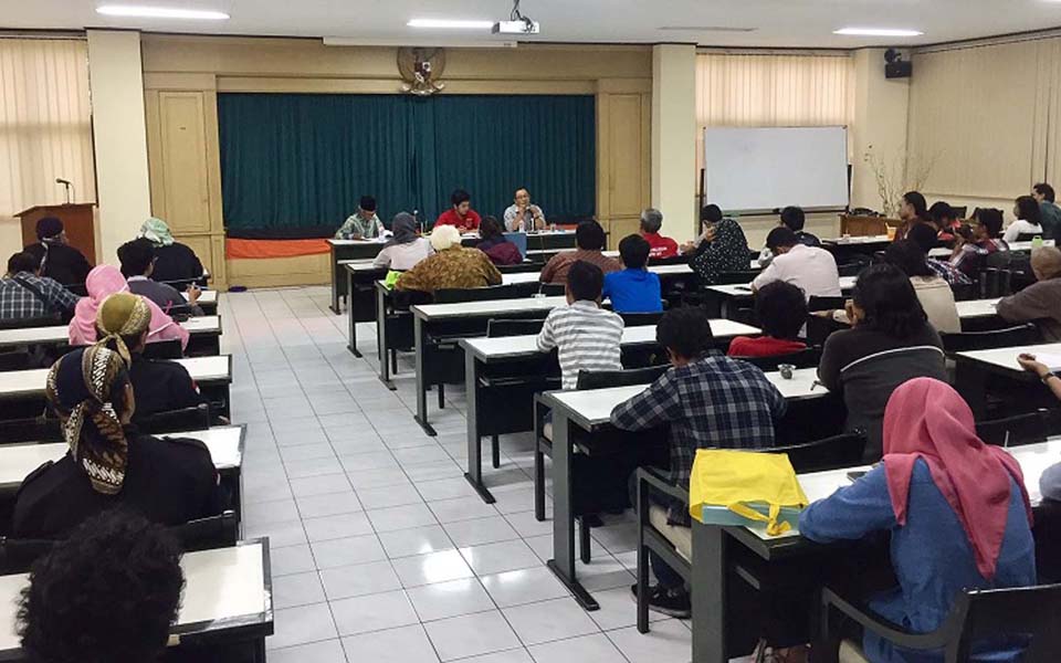 Discussion at the MAP UGM lobby joined by representative of the EMP - October 4, 2016 (KRJogya)