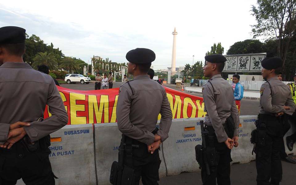 Police guard protest by Gema Demokrasi - June 16, 2016