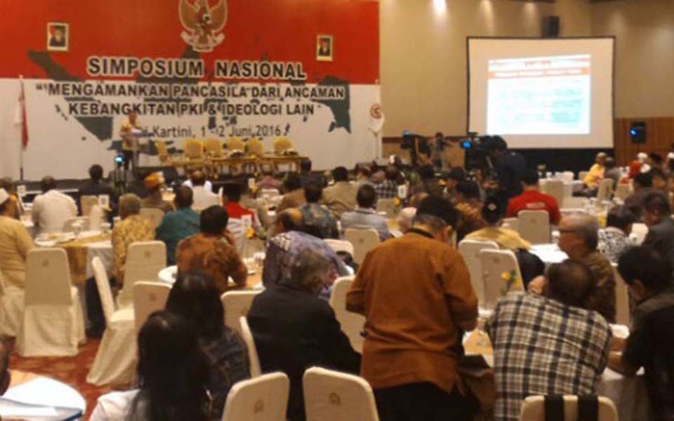 Defense Minister Ryamizard Ryacudu gives greetings to Anti-PKI Symposium in Jakarta – June 2, 2017 (Tempo)