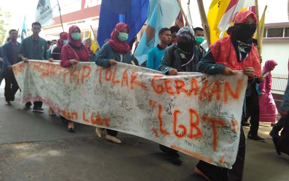 Unita students rally against LGBT activities on campus - Undated (Jejamo)
