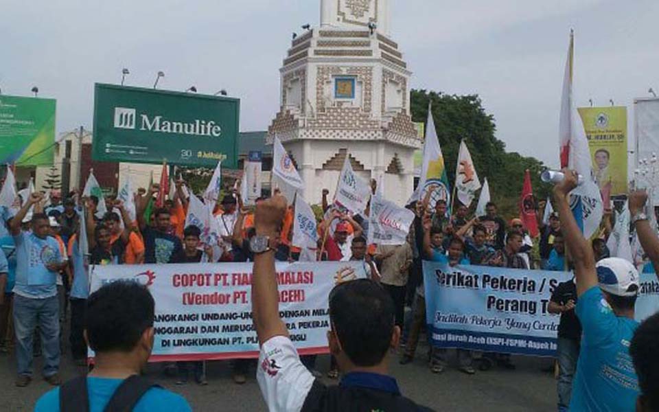 Workers commemorate May Day in Banda Aceh - May 1, 2016 (Waspada)