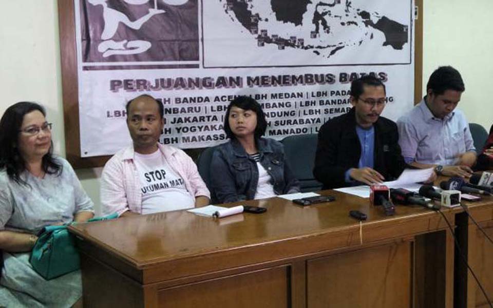 Civil society groups hold press conference at YLBHI office in Menteng, Central Jakarta - July 31, 2016 (Kompas)