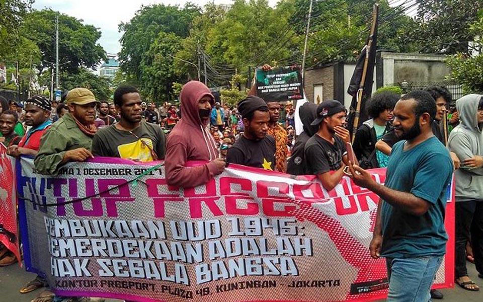 Protest in Central Jakarta calls for Freeport closure - December 1, 2017 (Warta Kota)