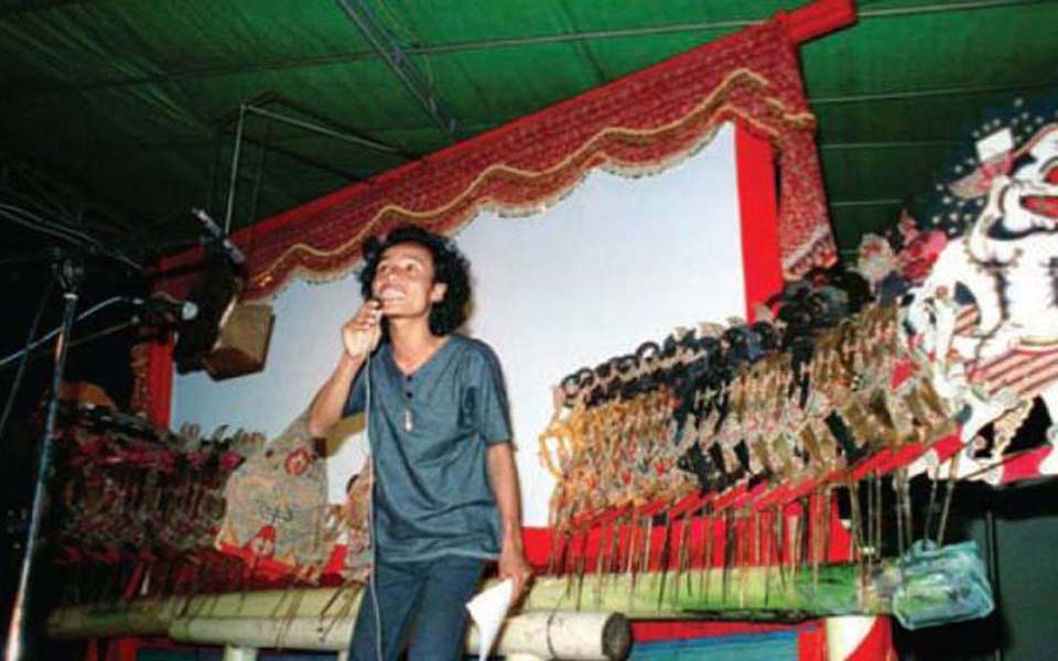 Wiji Thukul on stage - Undated (D. Indrakusuma)