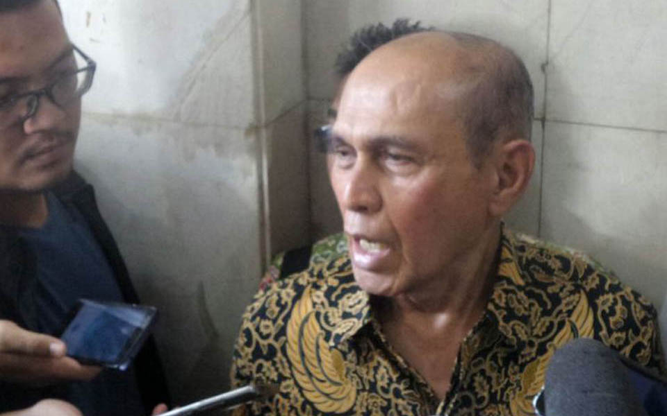 Kivlan Zen speaks to reporters at police headquarters in Jakarta - September 19, 2017 (Kompas)