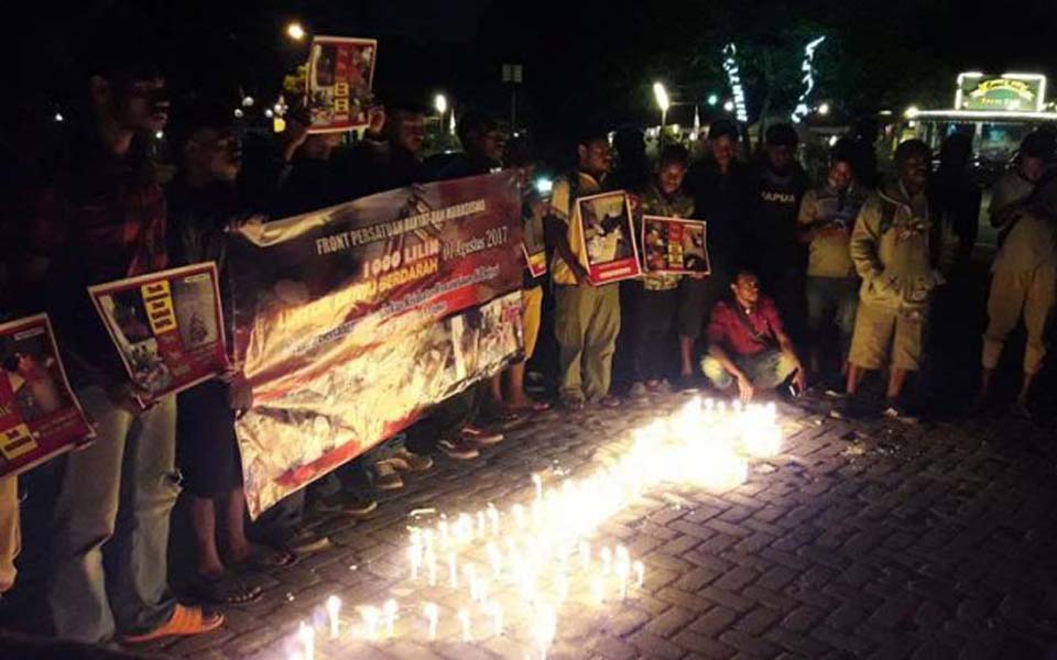 Papuan students hold candle lit vigil in Bandung - August 7, 2017 (Tribune)