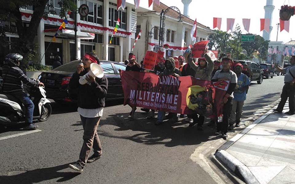 Pembebasan rally against militarism in Bandung – August 21, 2017 (Ayo Bandung)